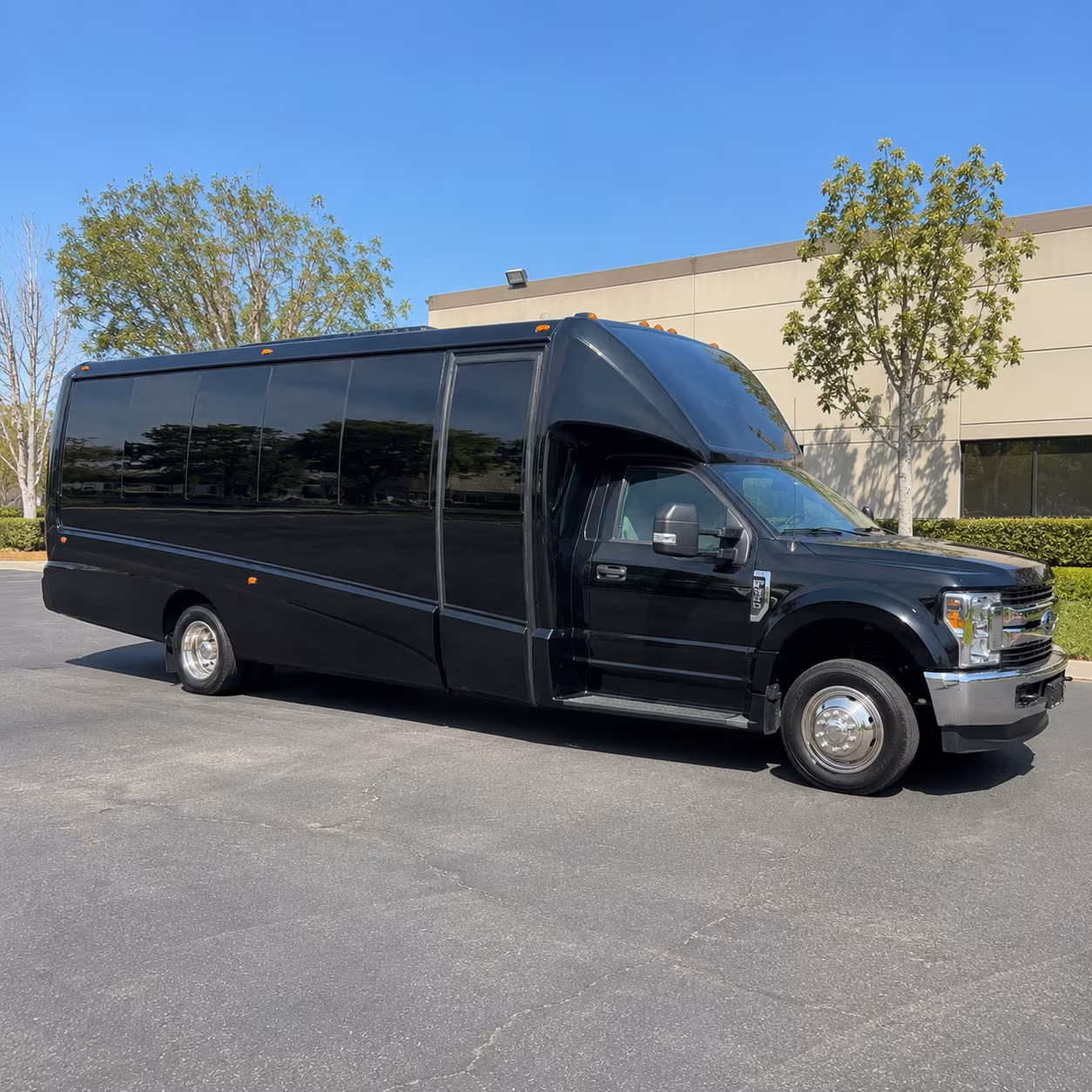 bus rentals for outdoor and waterfront weddings near bellevue